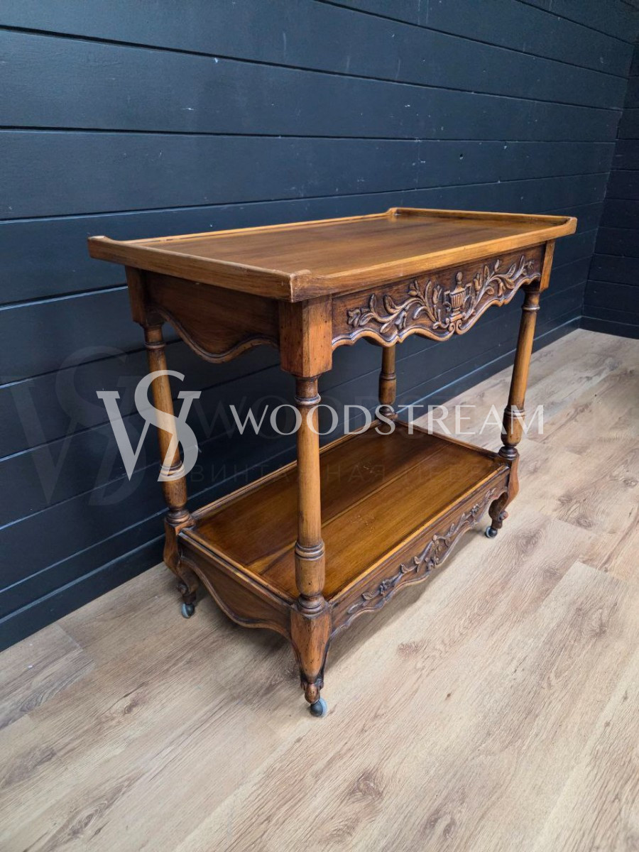 Консоль в стиле ренессанс