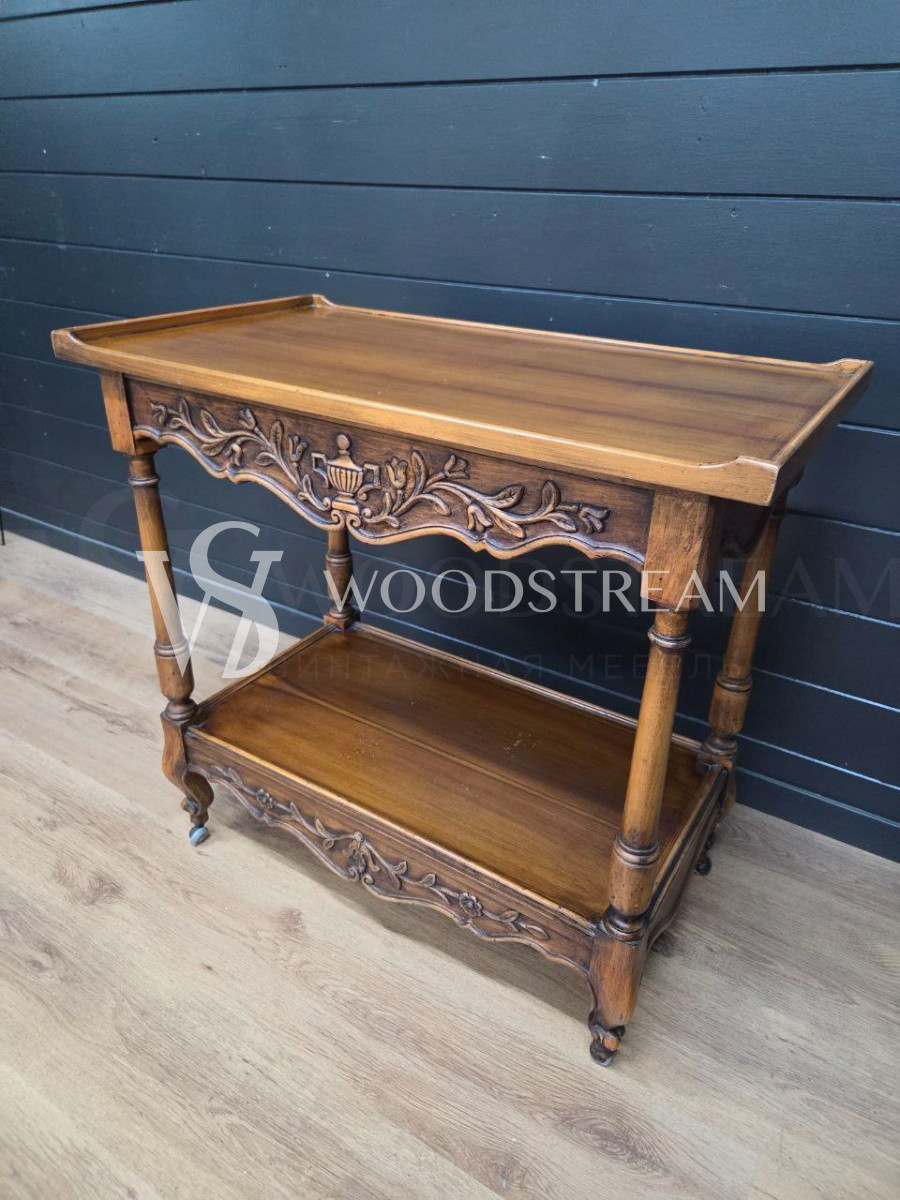 Консоль в стиле ренессанс