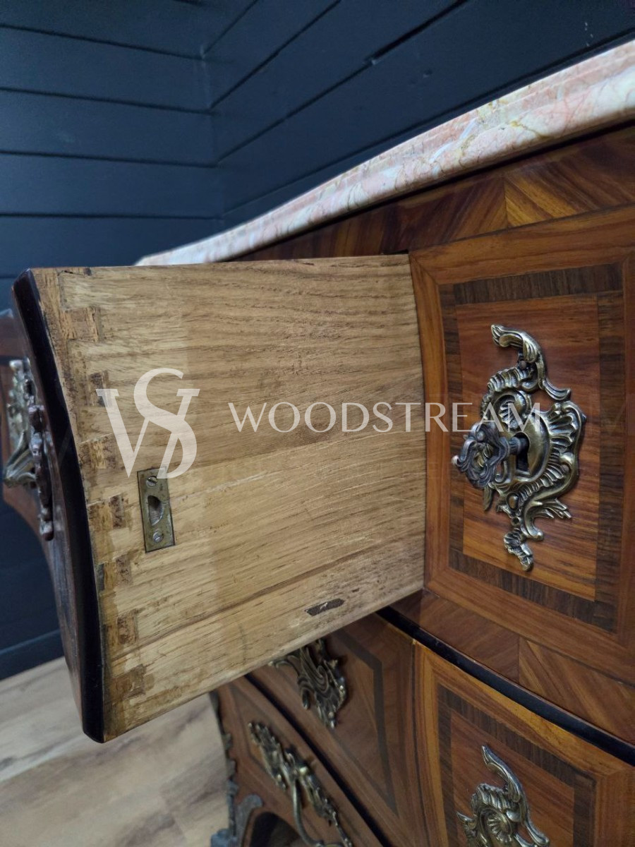 Комод в стиле Людовика XIV