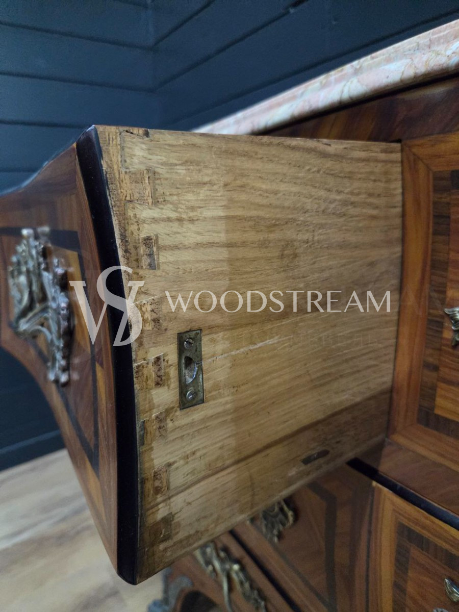 Комод в стиле Людовика XIV