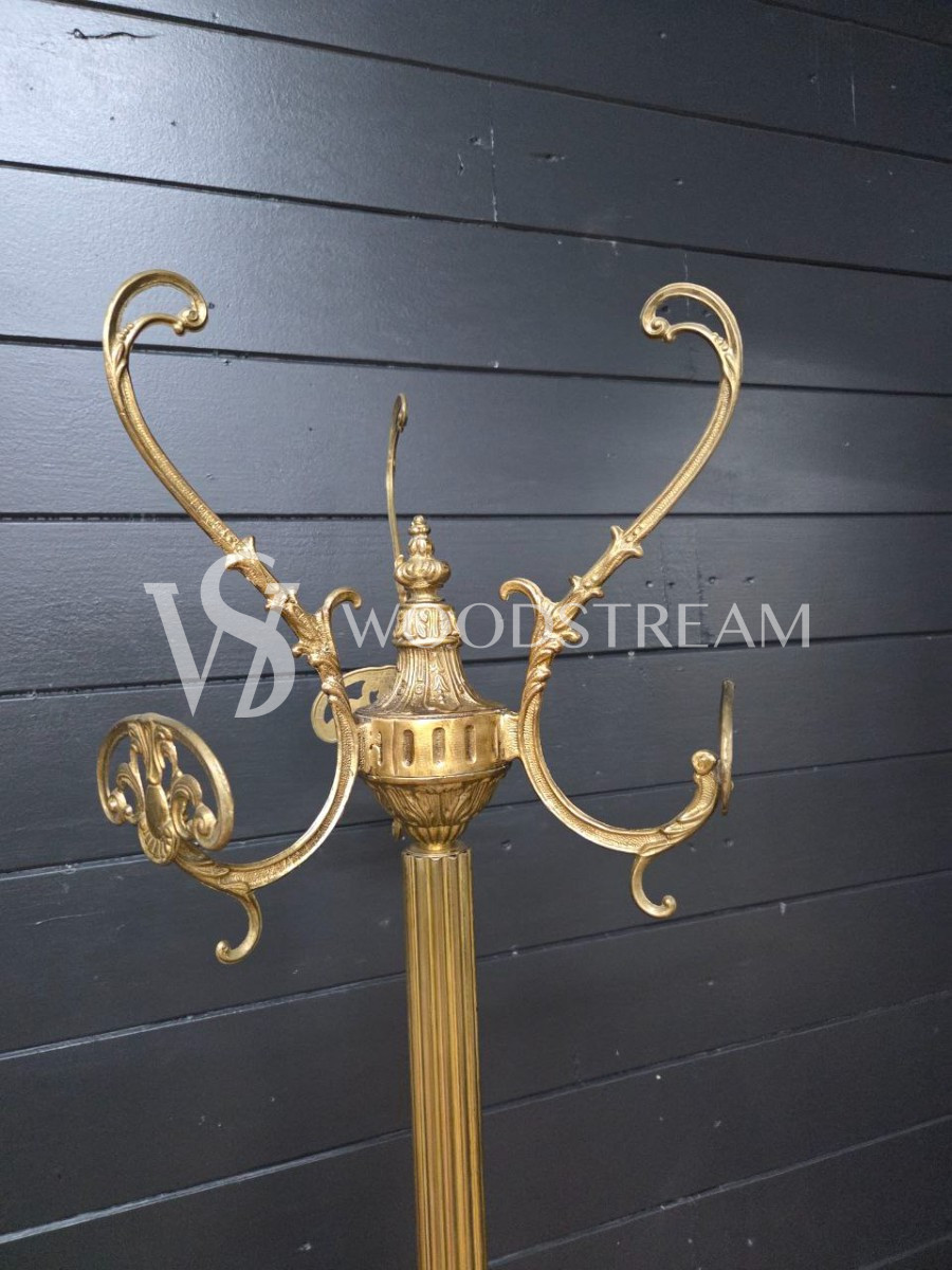 Вешалка напольная с путти в стиле венецианского барокко