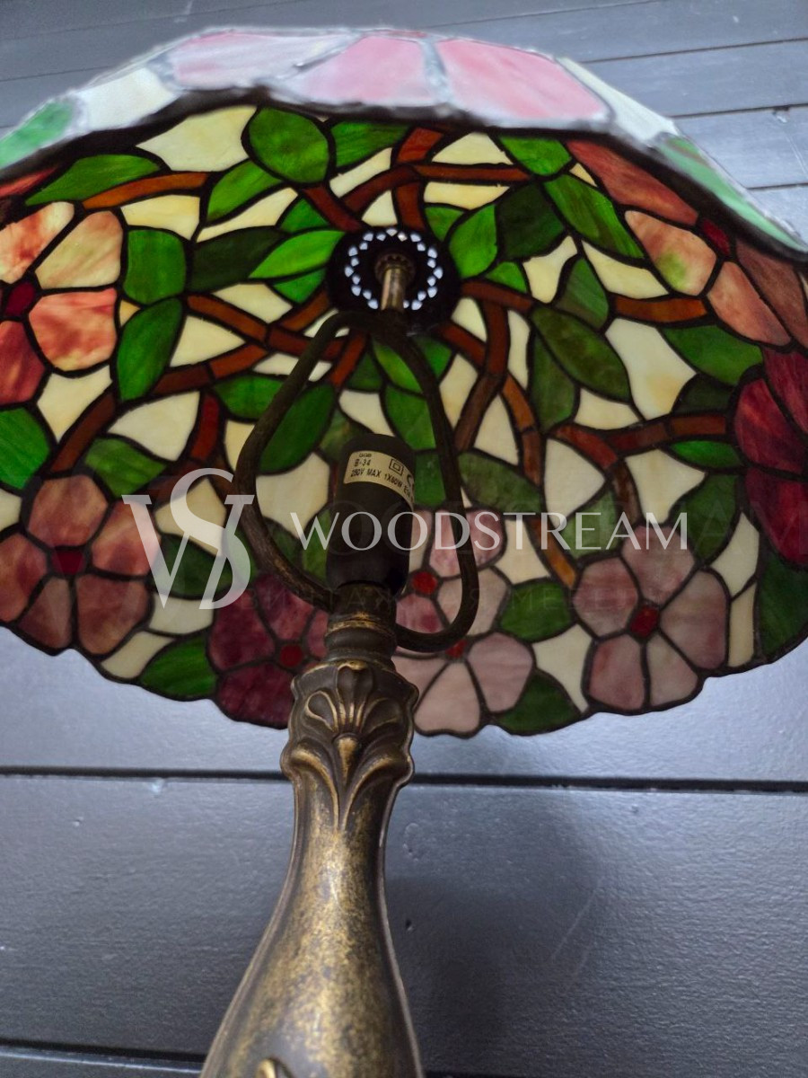 Лампа настольная в стиле Тиффани