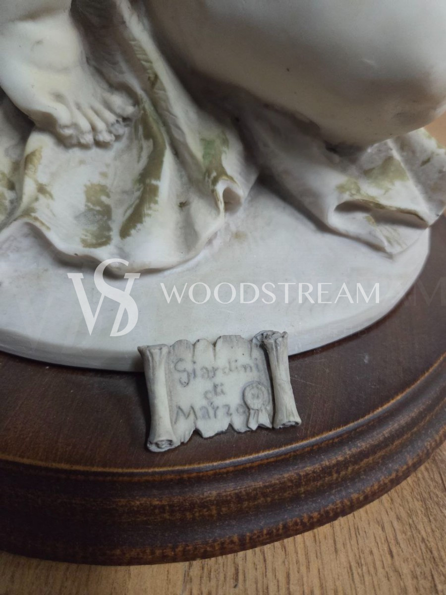 Стол со стеклянной столешницей и подстольем в форме Путти