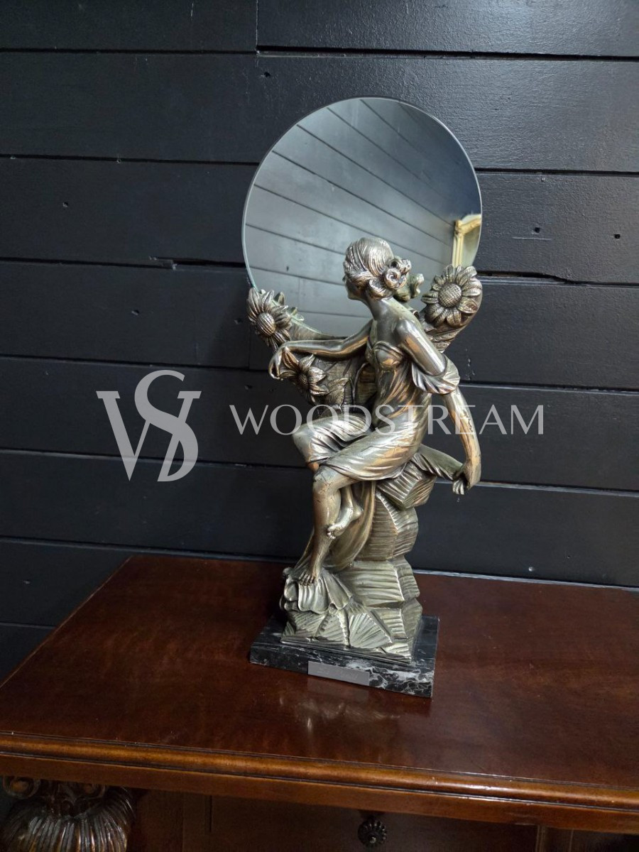 Зеркало настольное со скульптурной композицией Девушки