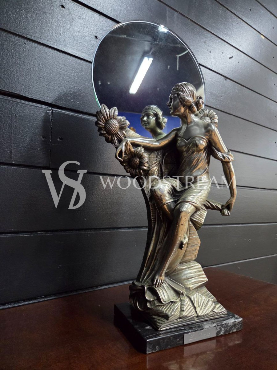 Зеркало настольное со скульптурной композицией Девушки