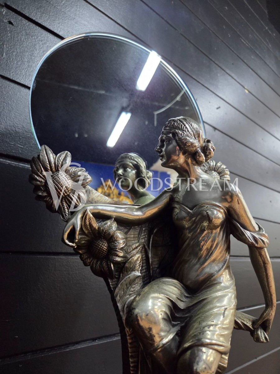 Зеркало настольное со скульптурной композицией Девушки