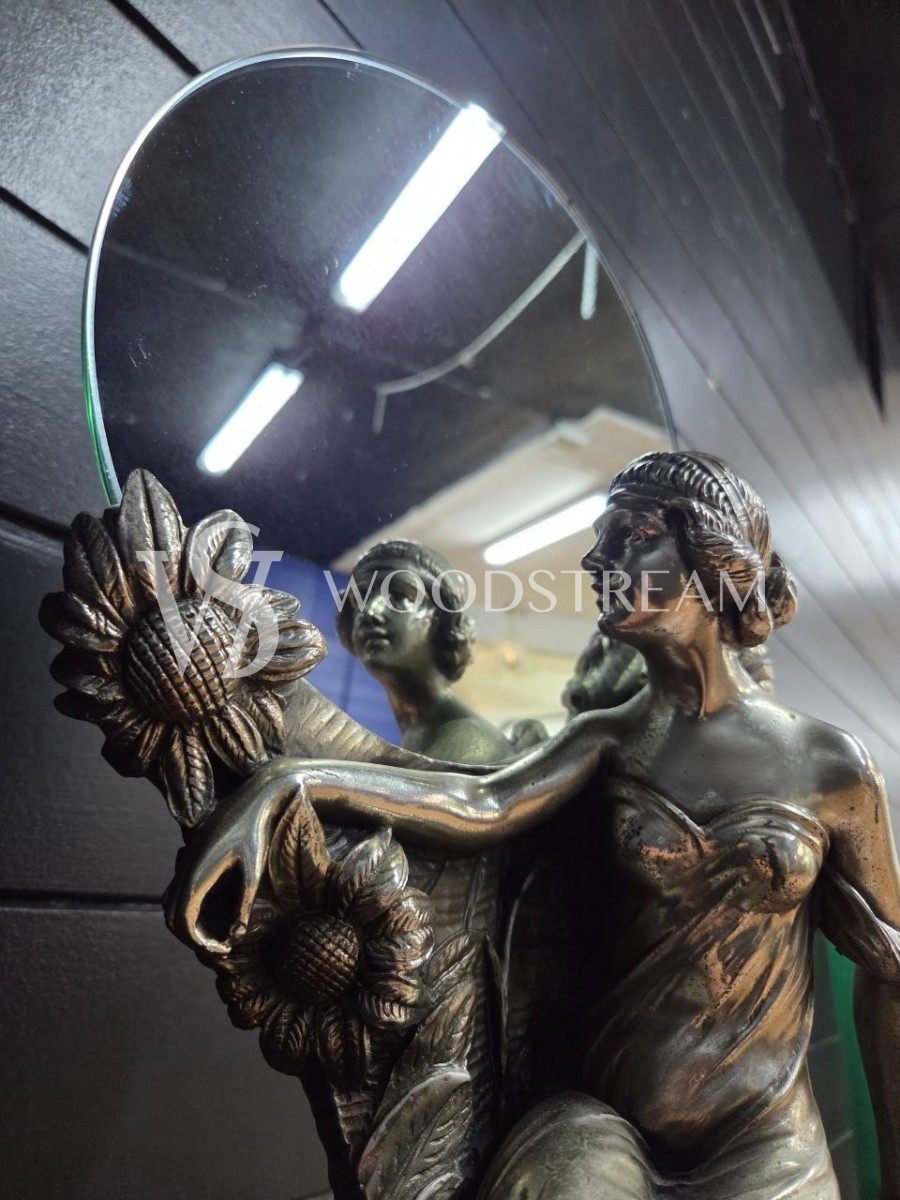 Зеркало настольное со скульптурной композицией Девушки