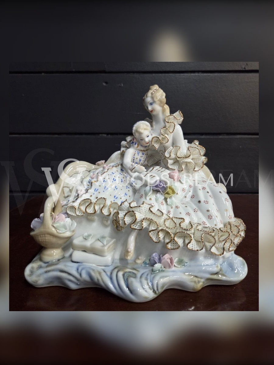 Статуэтка/Композиция Мать и дочь