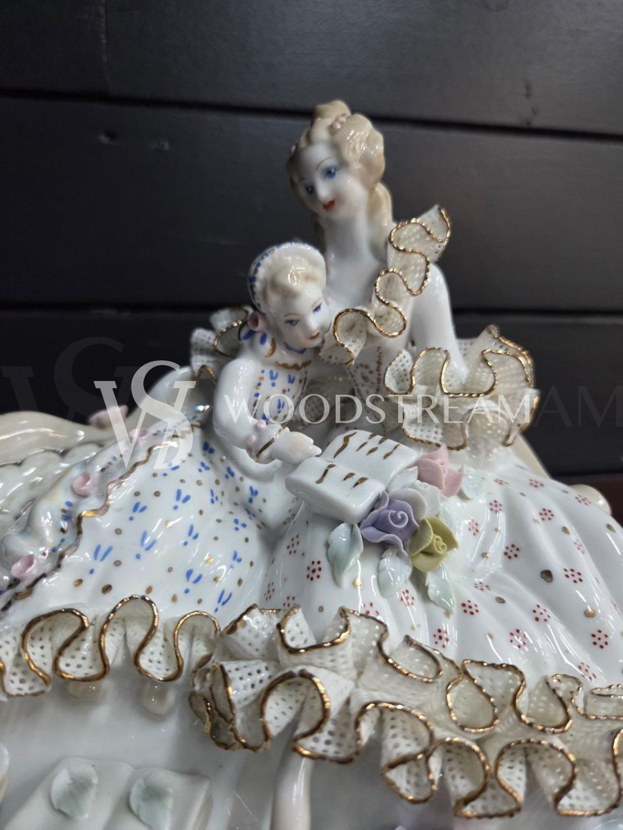 Статуэтка/Композиция Мать и дочь