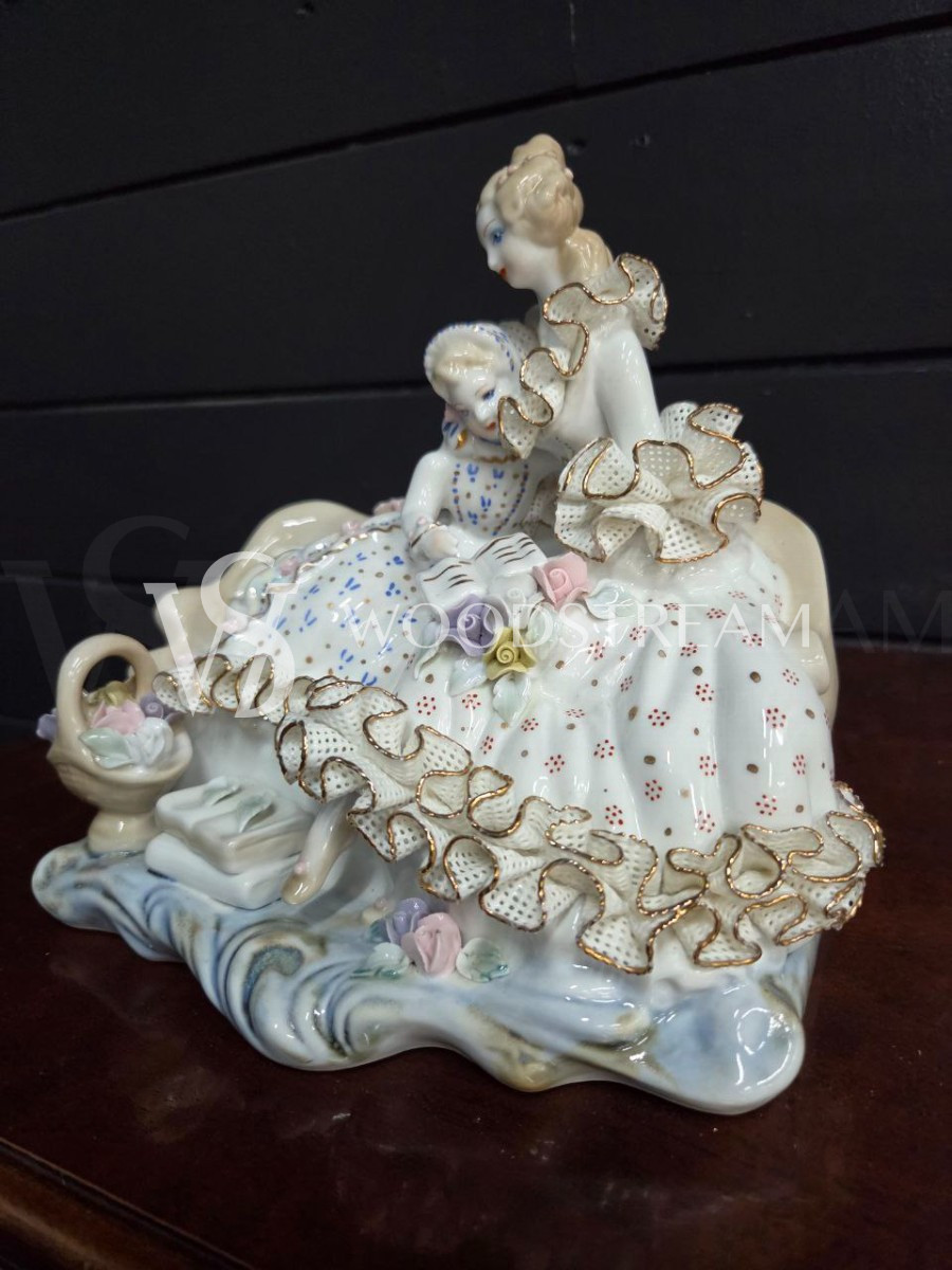 Статуэтка/Композиция Мать и дочь