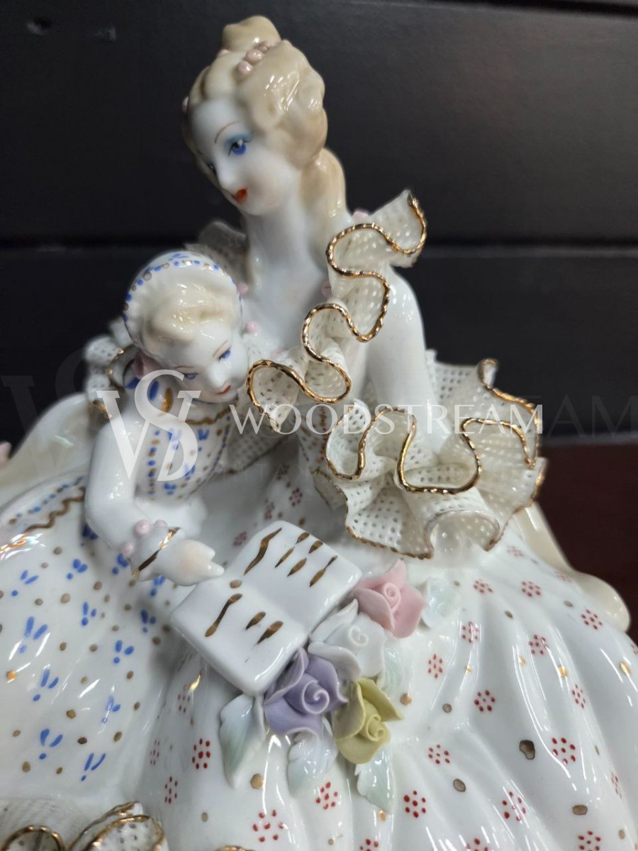 Статуэтка/Композиция Мать и дочь