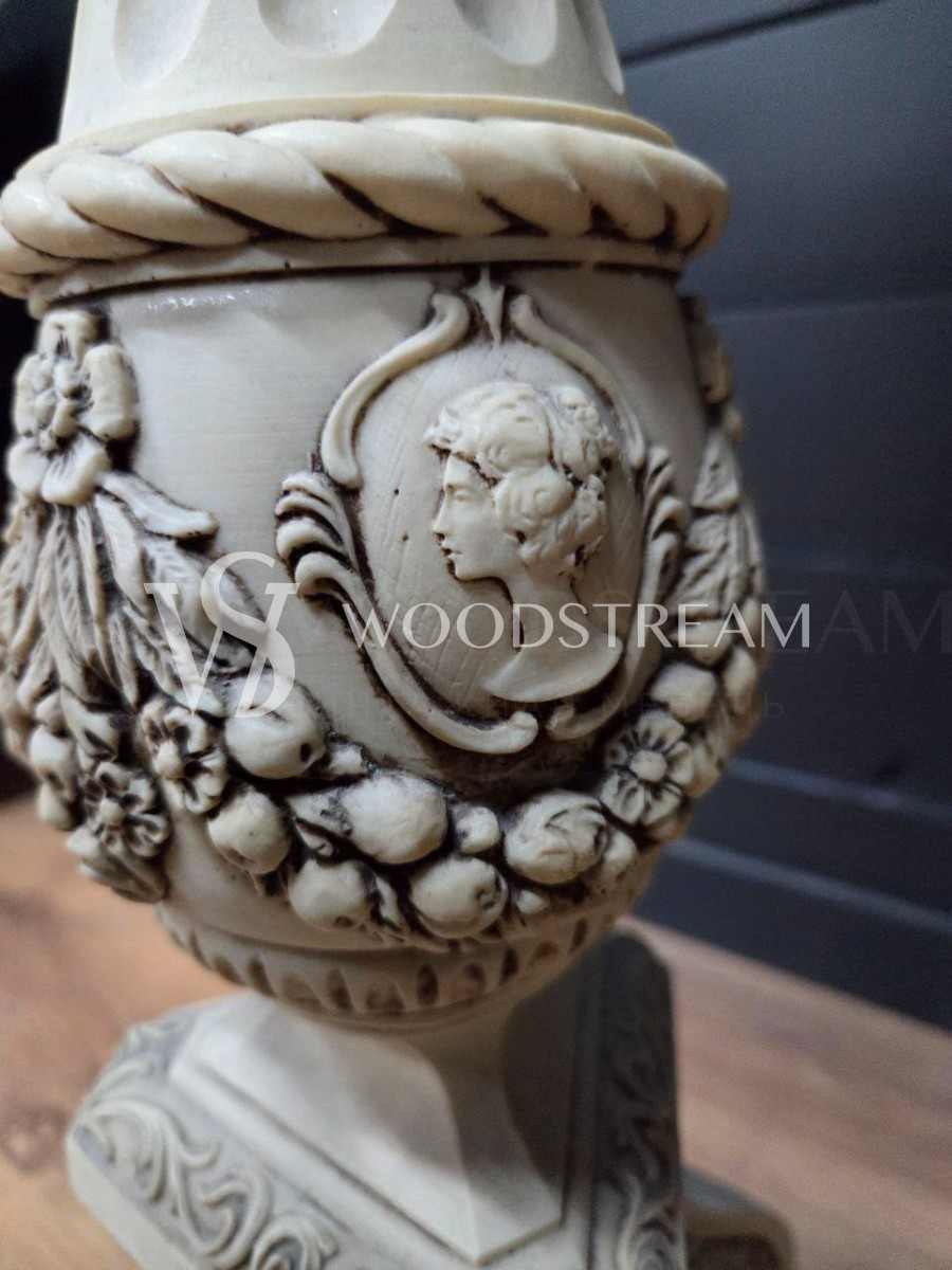 Стол/Подставка в стиле венецианского барокко