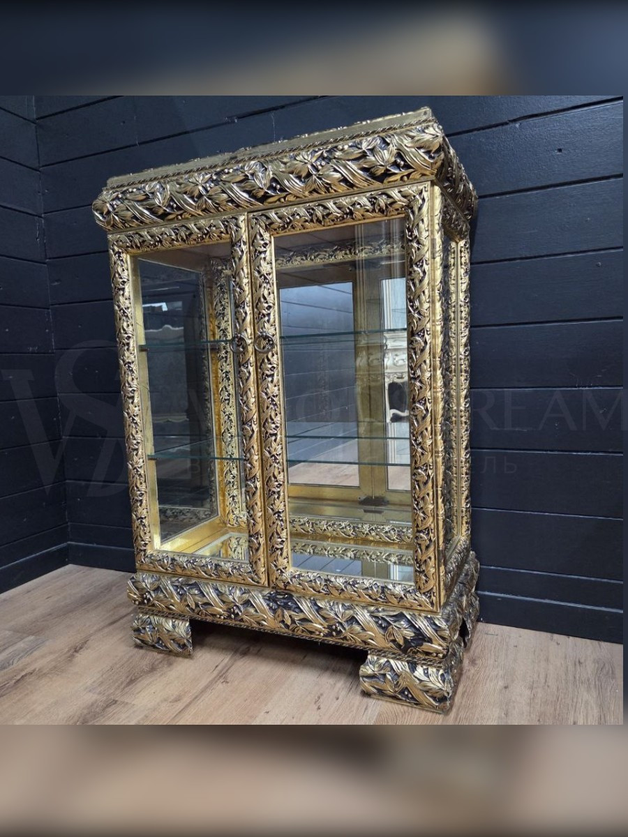 Витрина миниатюрная в стиле барокко