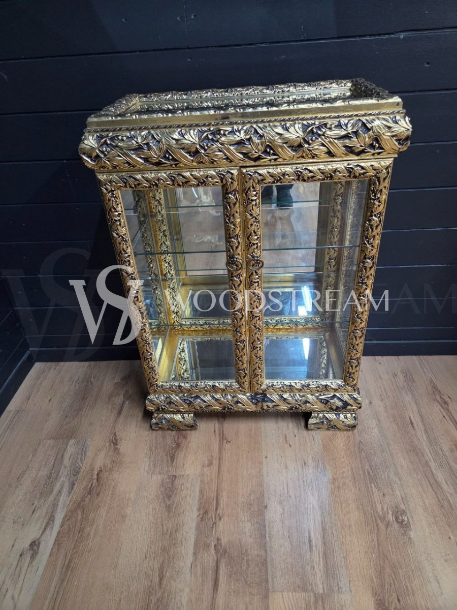 Витрина миниатюрная в стиле барокко