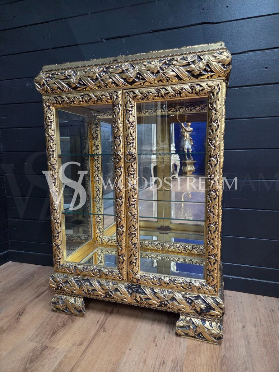 Витрина миниатюрная в стиле барокко