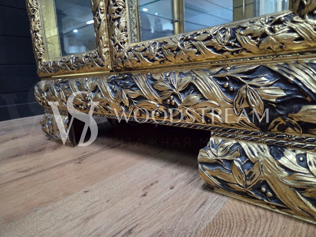 Витрина миниатюрная в стиле барокко