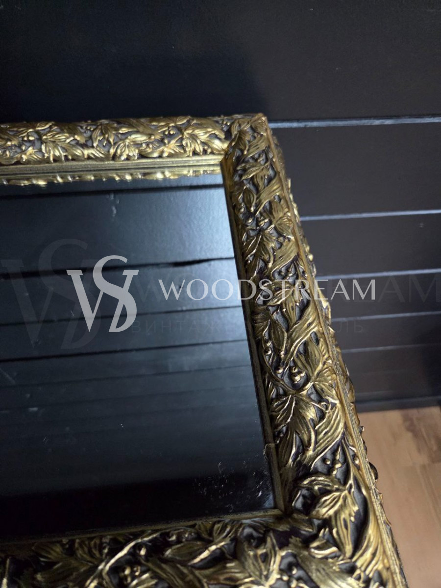 Витрина миниатюрная в стиле барокко