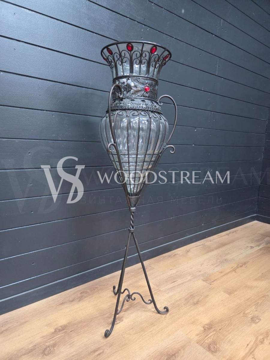 Ваза/Вазон на подставке винтажный