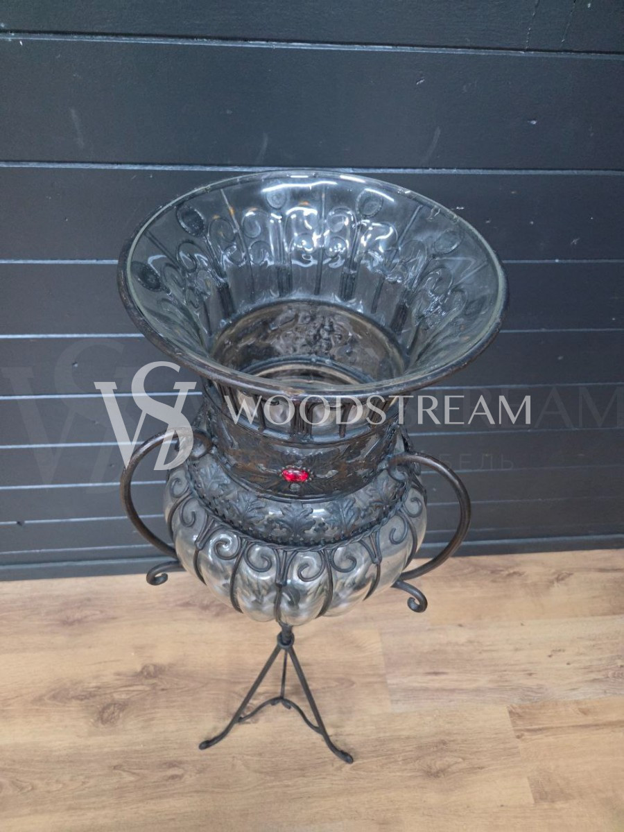 Ваза/Вазон на подставке винтажный