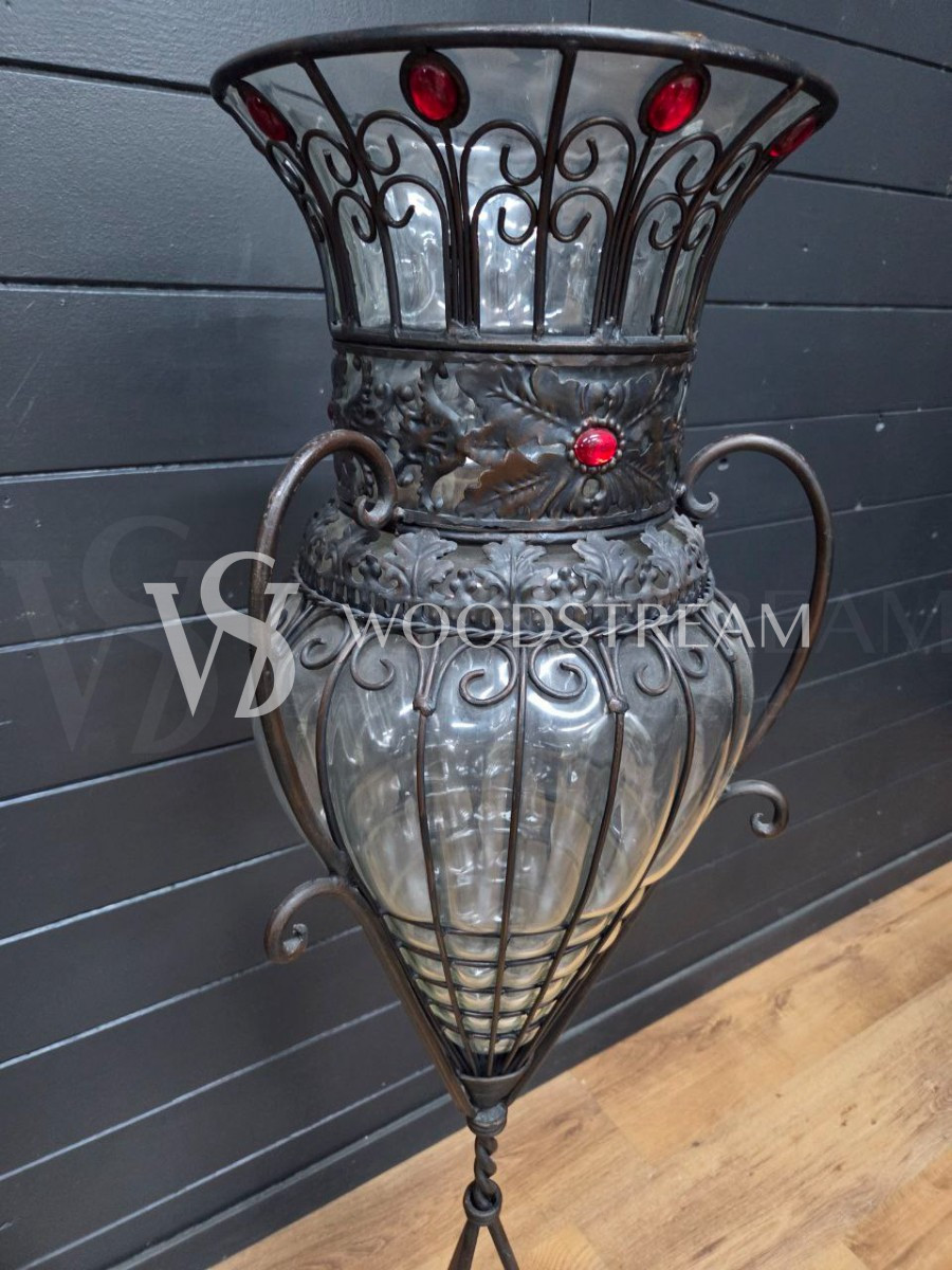 Ваза/Вазон на подставке винтажный