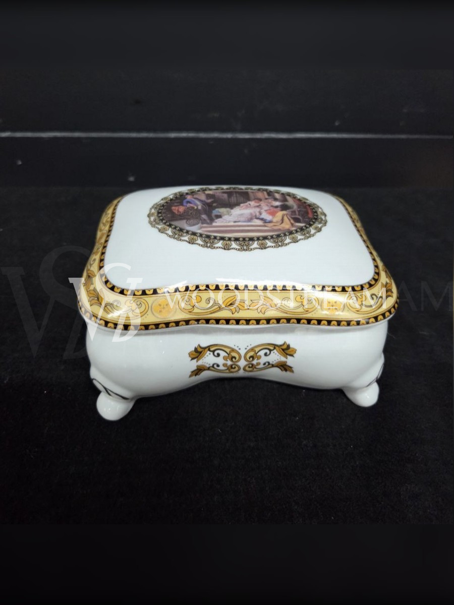 Шкатулка/Ваза с крышкой в стиле Людовика XV