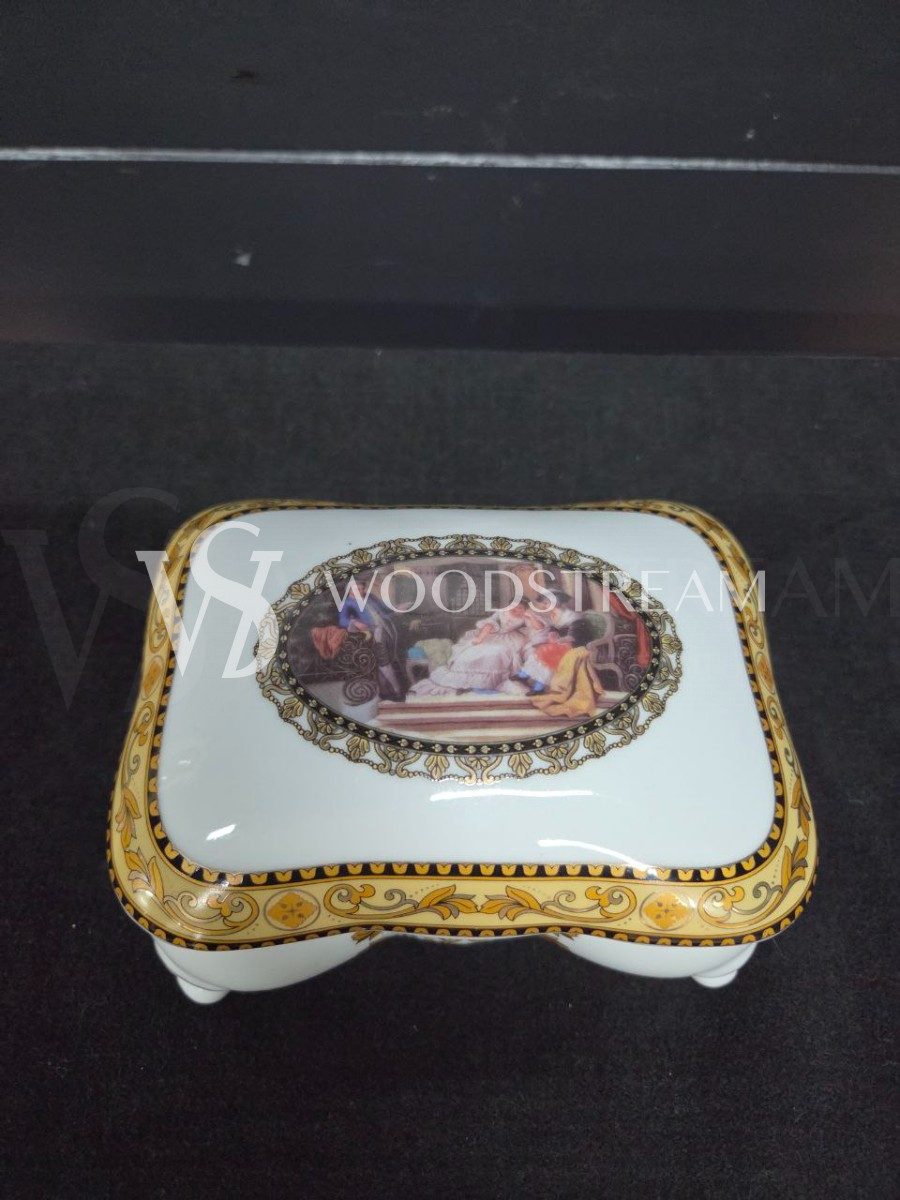 Шкатулка/Ваза с крышкой в стиле Людовика XV