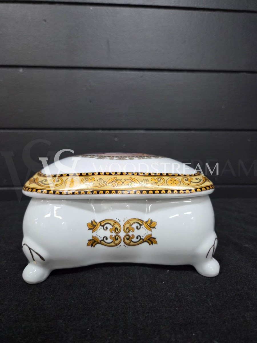 Шкатулка/Ваза с крышкой в стиле Людовика XV