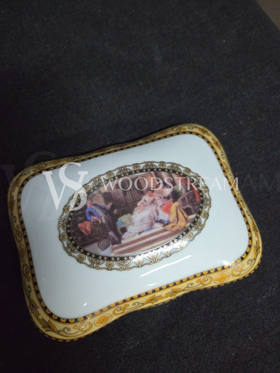 Шкатулка/Ваза с крышкой в стиле Людовика XV