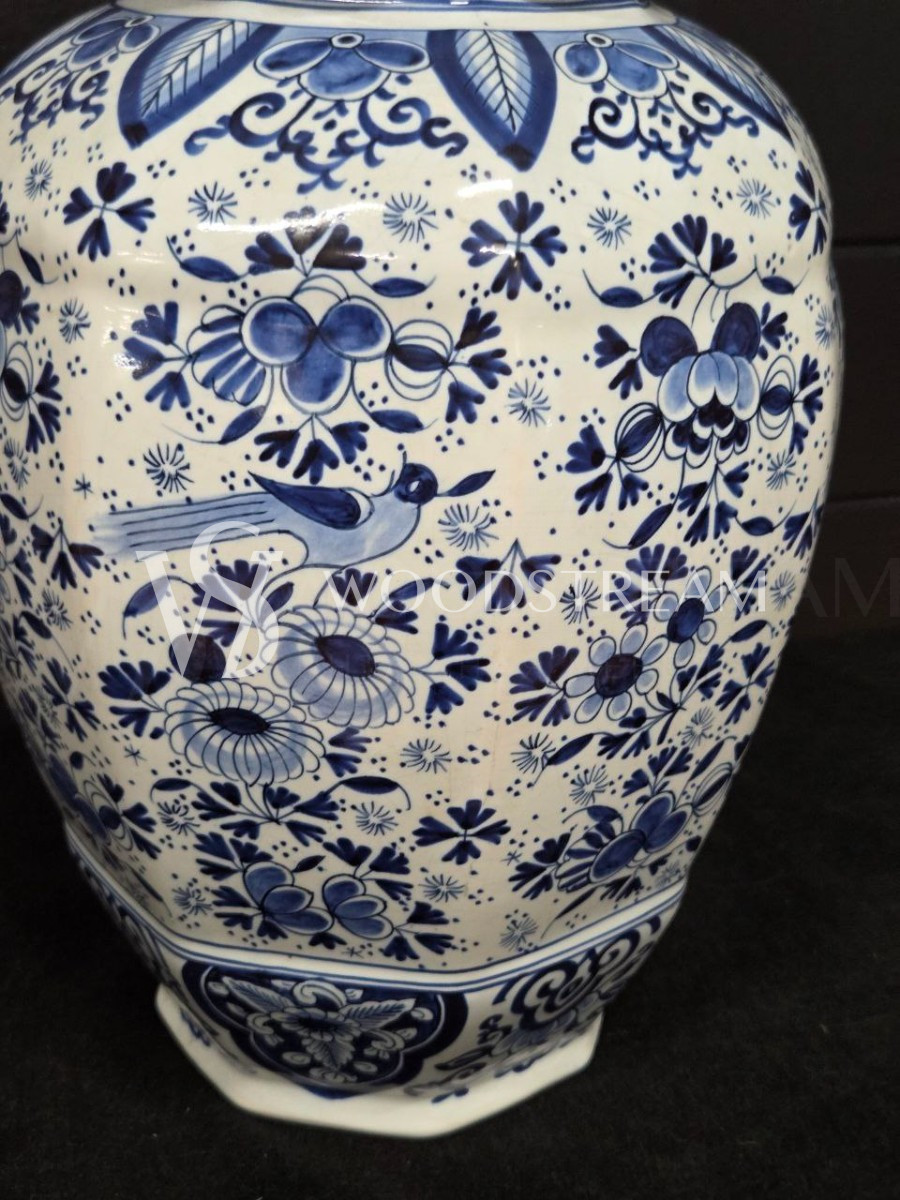 Ваза с крышкой в стиле шинуазри