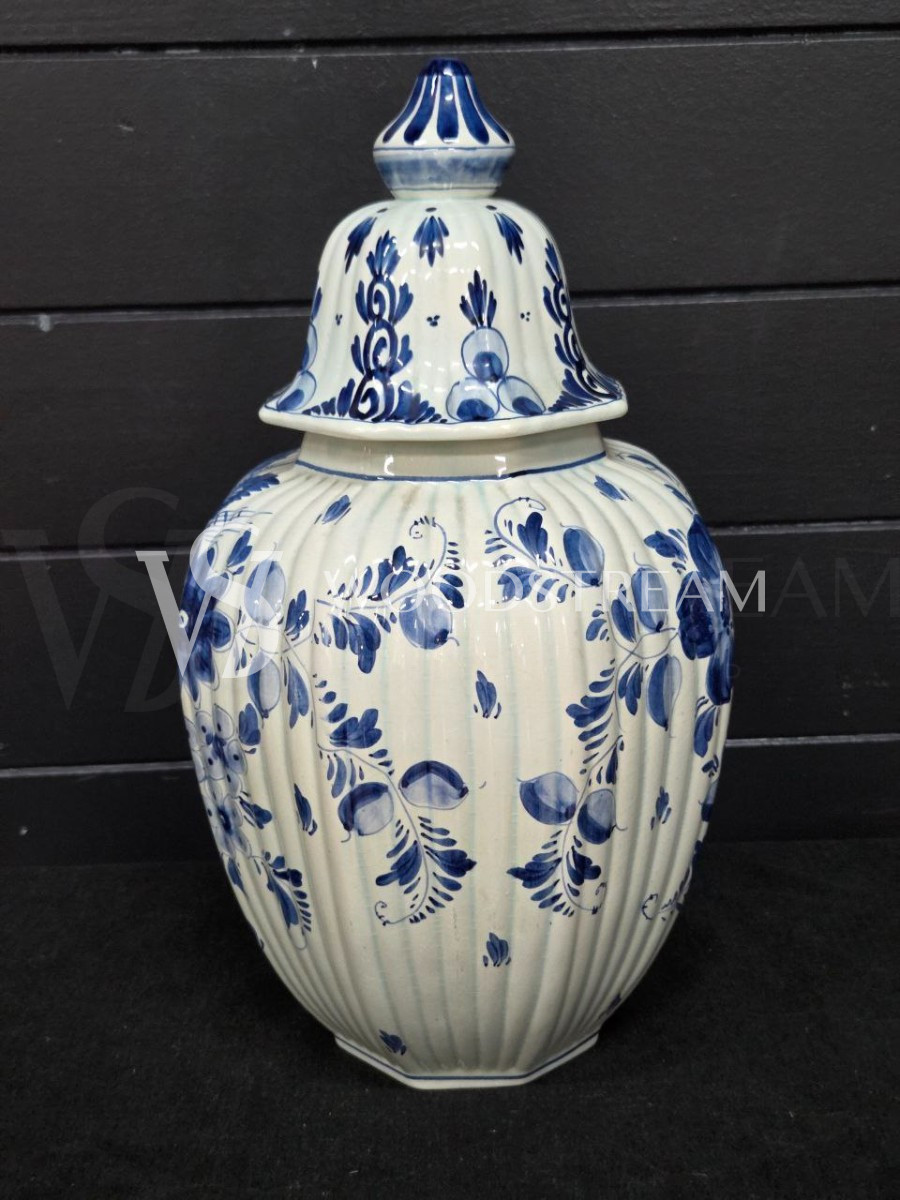 Ваза с крышкой в стиле Делф