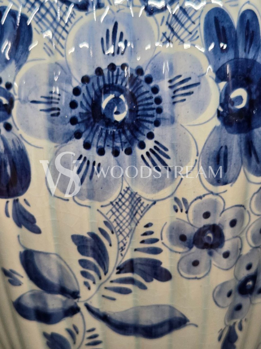 Ваза с крышкой в стиле Делф