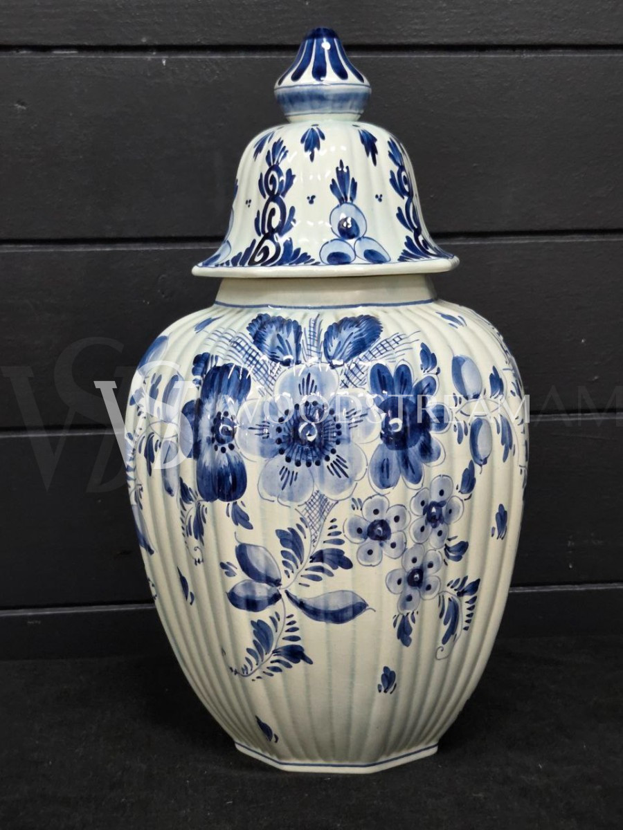 Ваза с крышкой в стиле Делф