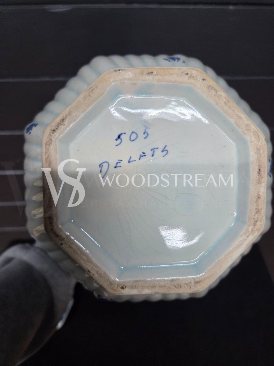 Ваза с крышкой в стиле Делф