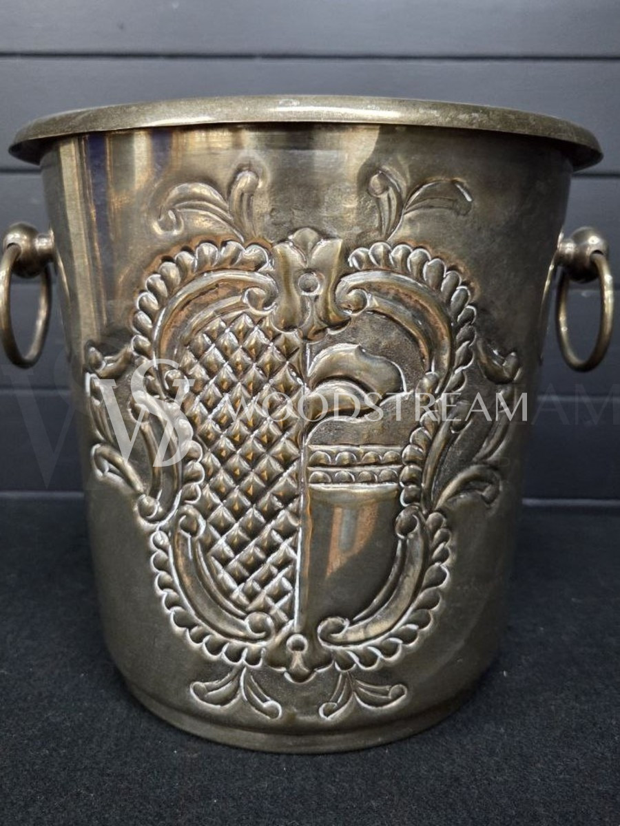 Ведро для охлаждения винных бутылок