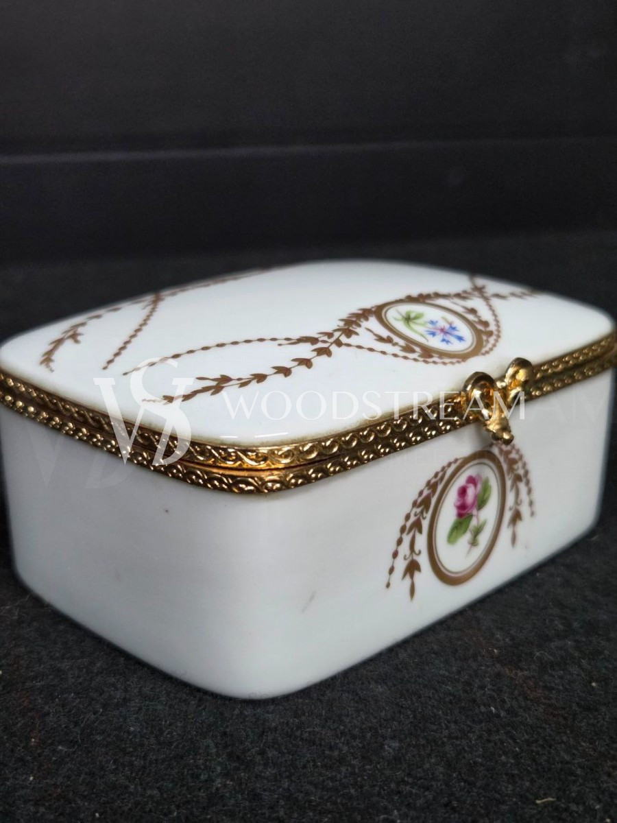 Шкатулка в стиле Людовика XVI Limoges