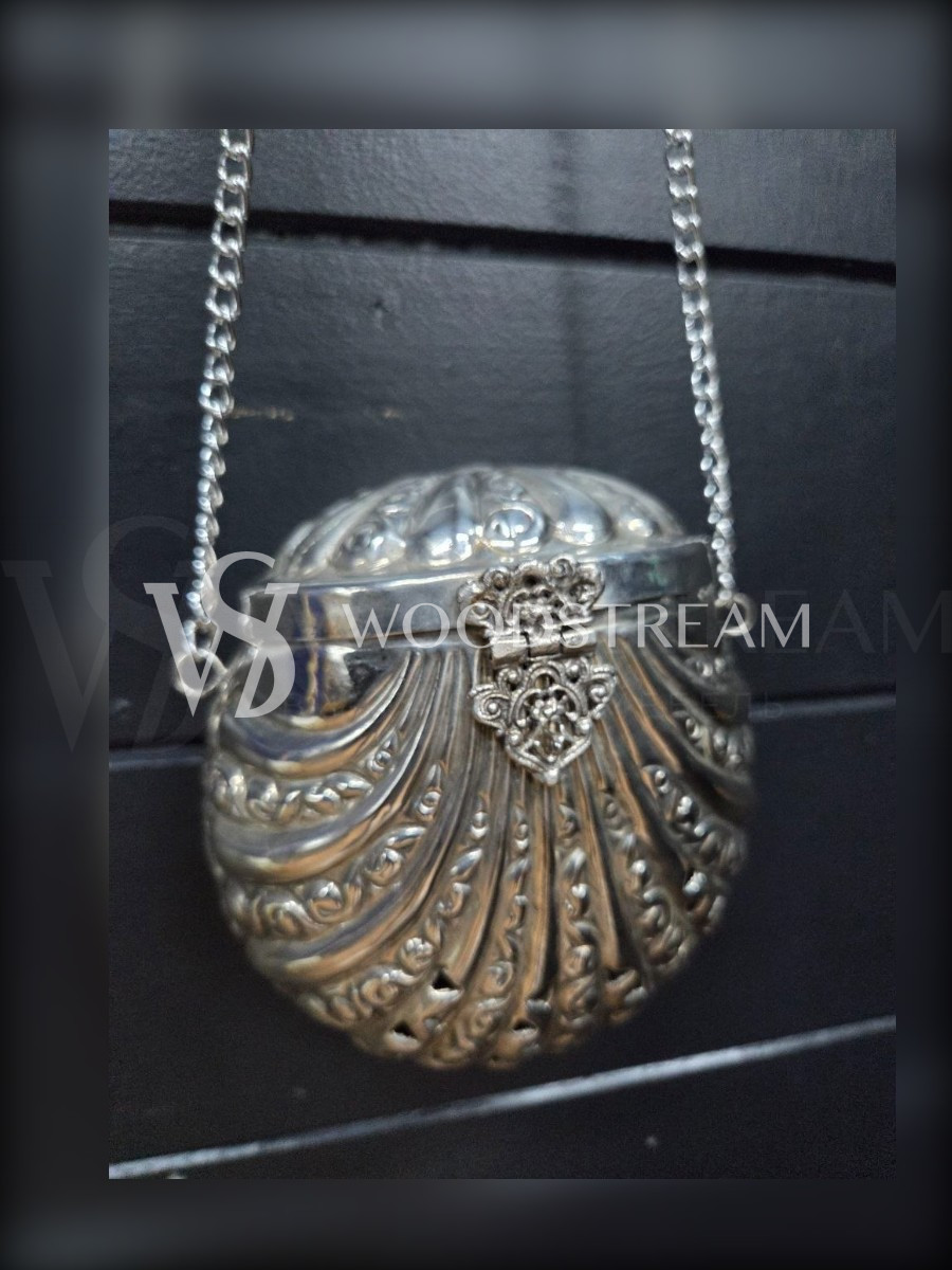 Сумка миниатюрная дамская металлическая винтажная