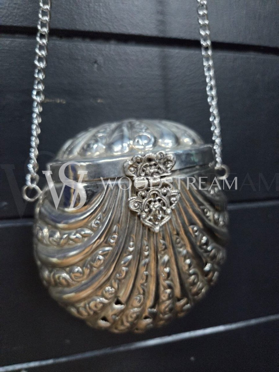 Сумка миниатюрная дамская металлическая винтажная