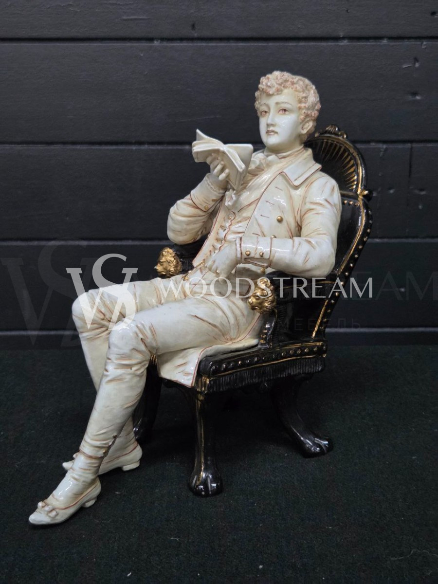 Статуэтка/Скульптурная композиция Мужчина и Женщина в кресле 2 штуки