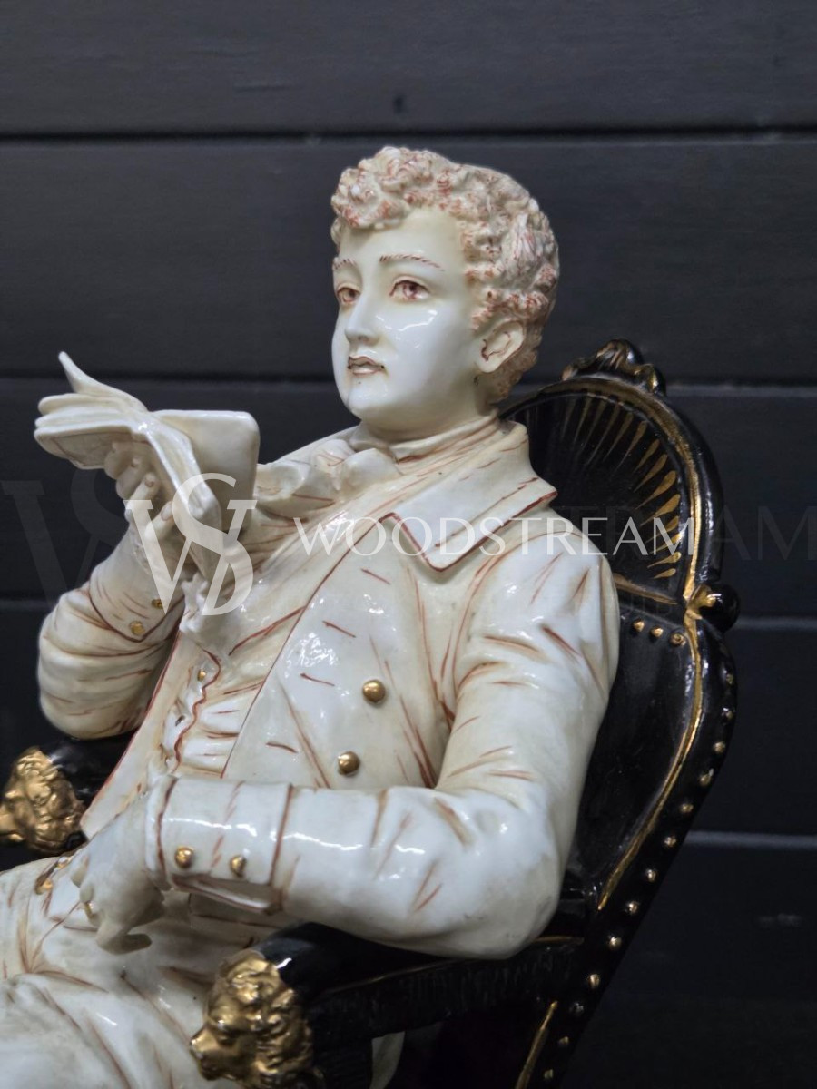 Статуэтка/Скульптурная композиция Мужчина и Женщина в кресле 2 штуки