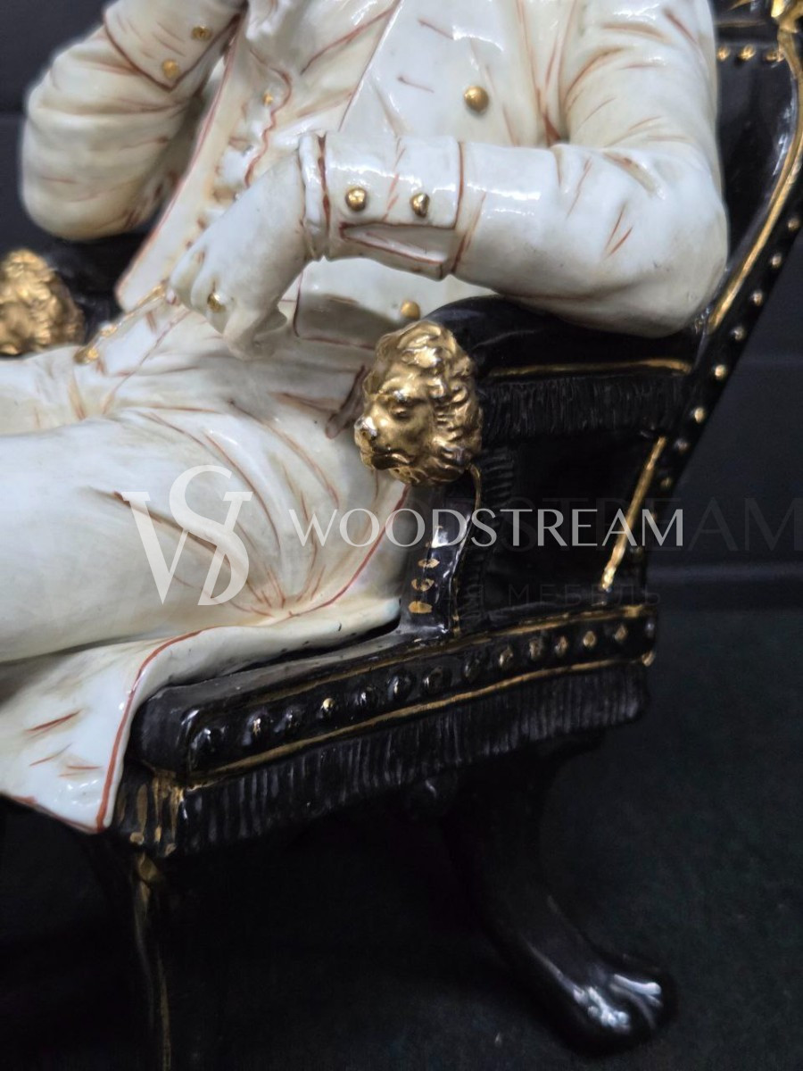 Статуэтка/Скульптурная композиция Мужчина и Женщина в кресле 2 штуки