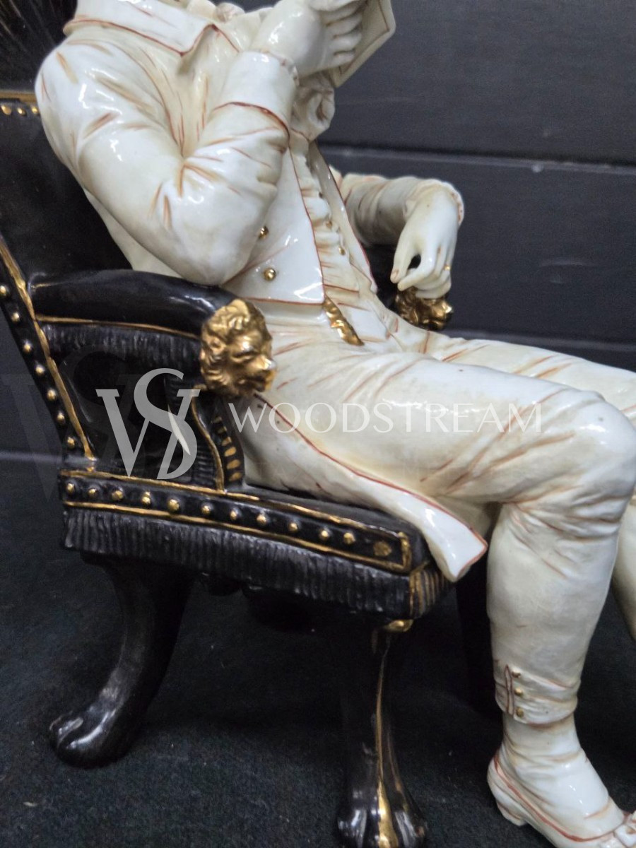 Статуэтка/Скульптурная композиция Мужчина и Женщина в кресле 2 штуки