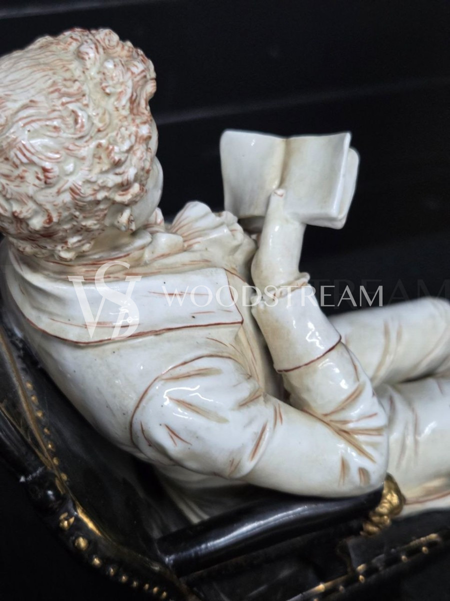 Статуэтка/Скульптурная композиция Мужчина и Женщина в кресле 2 штуки