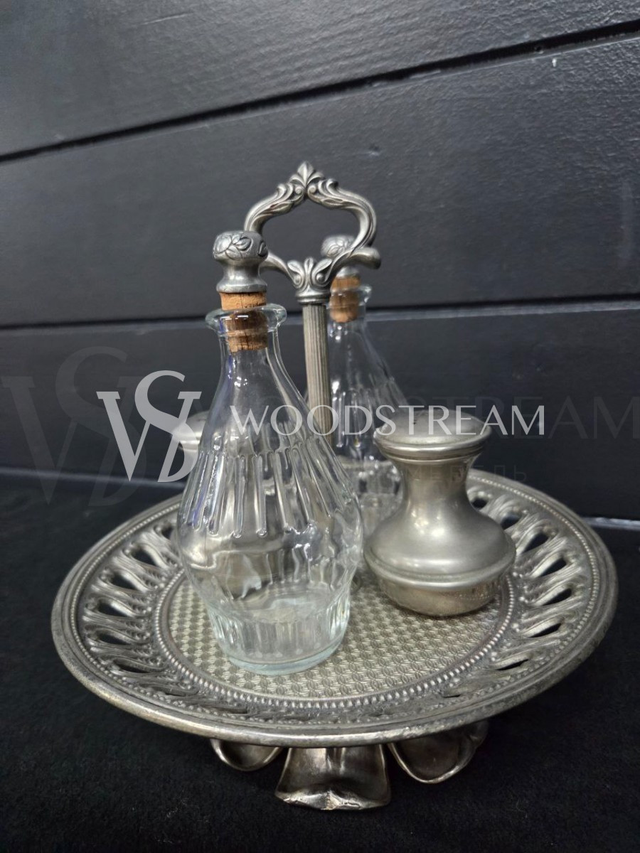 Набор для специй и соусов на подносе