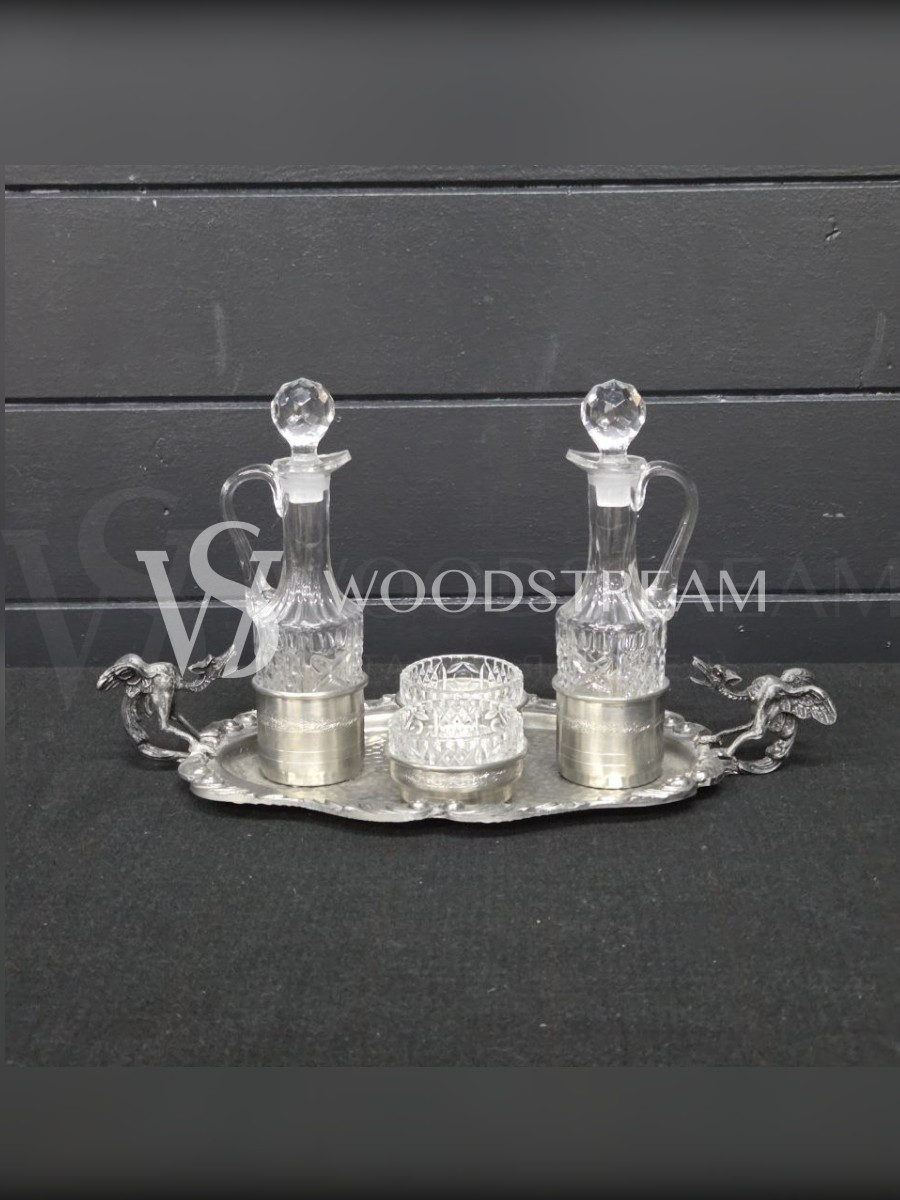 Набор для специй и соусов на подносе