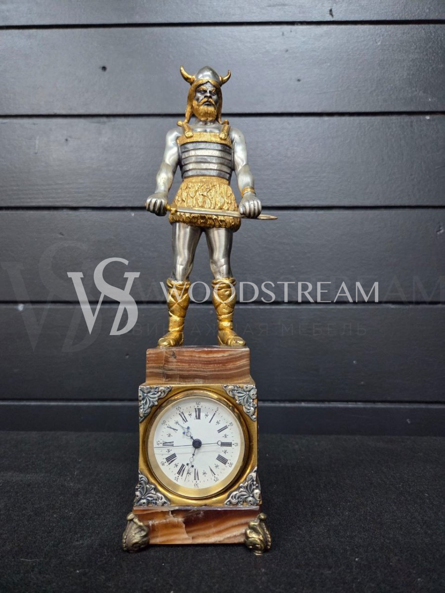 Часы настольные/каминные со статуэткой Викинга