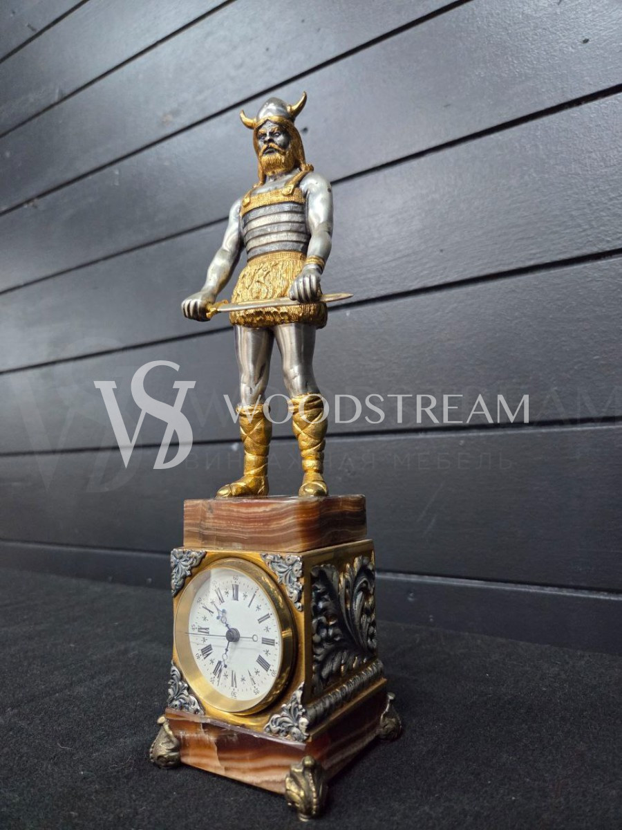 Часы настольные/каминные со статуэткой Викинга