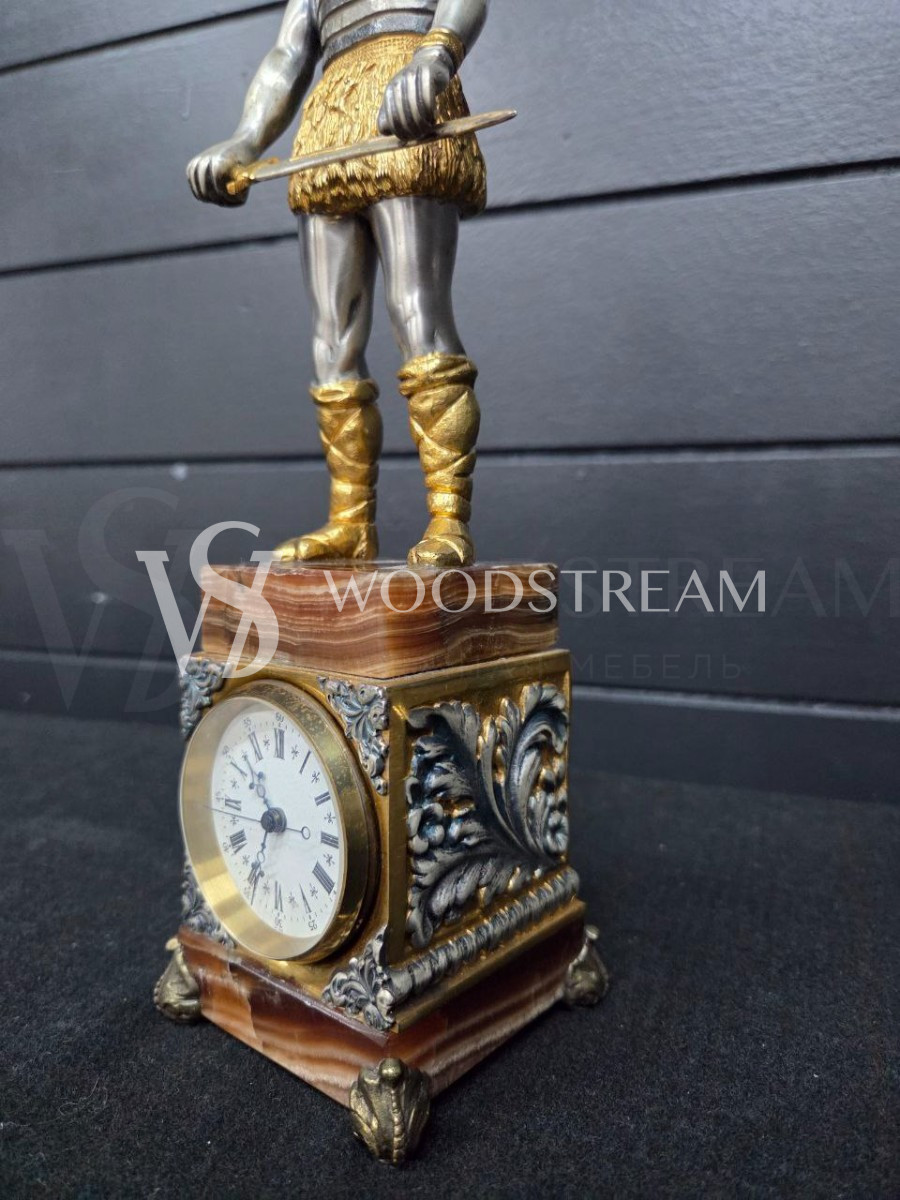 Часы настольные/каминные со статуэткой Викинга