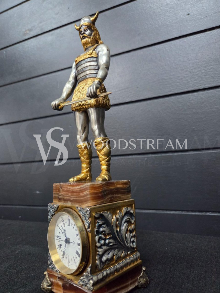 Часы настольные/каминные со статуэткой Викинга