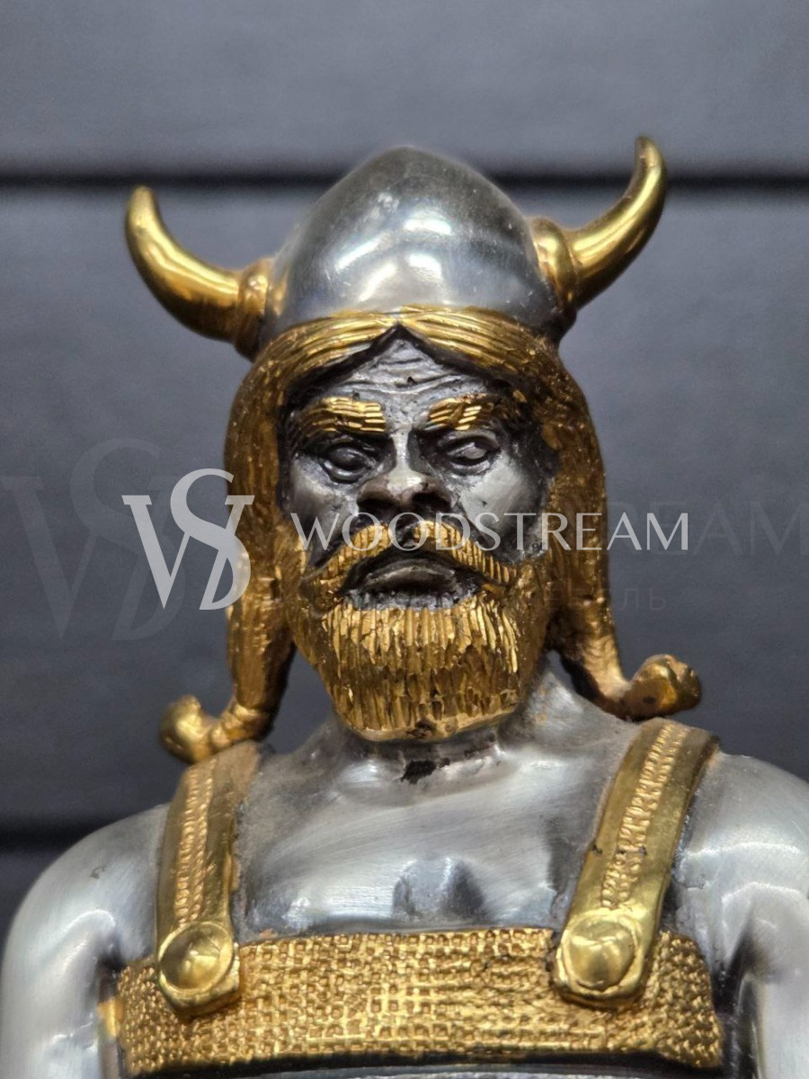 Часы настольные/каминные со статуэткой Викинга