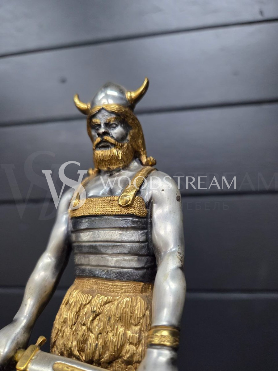 Часы настольные/каминные со статуэткой Викинга